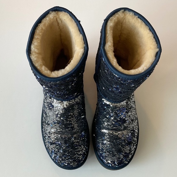 UGG Sequin Short Sheepskin Boot Blue Silver Size 9 LIKE NEW - Picture 3 of 11